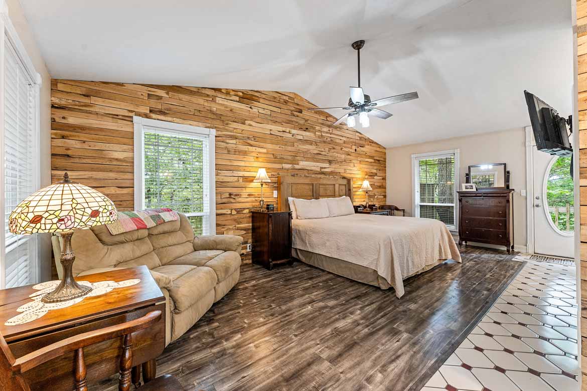 Cliff Side Cabin #2 Bedroom