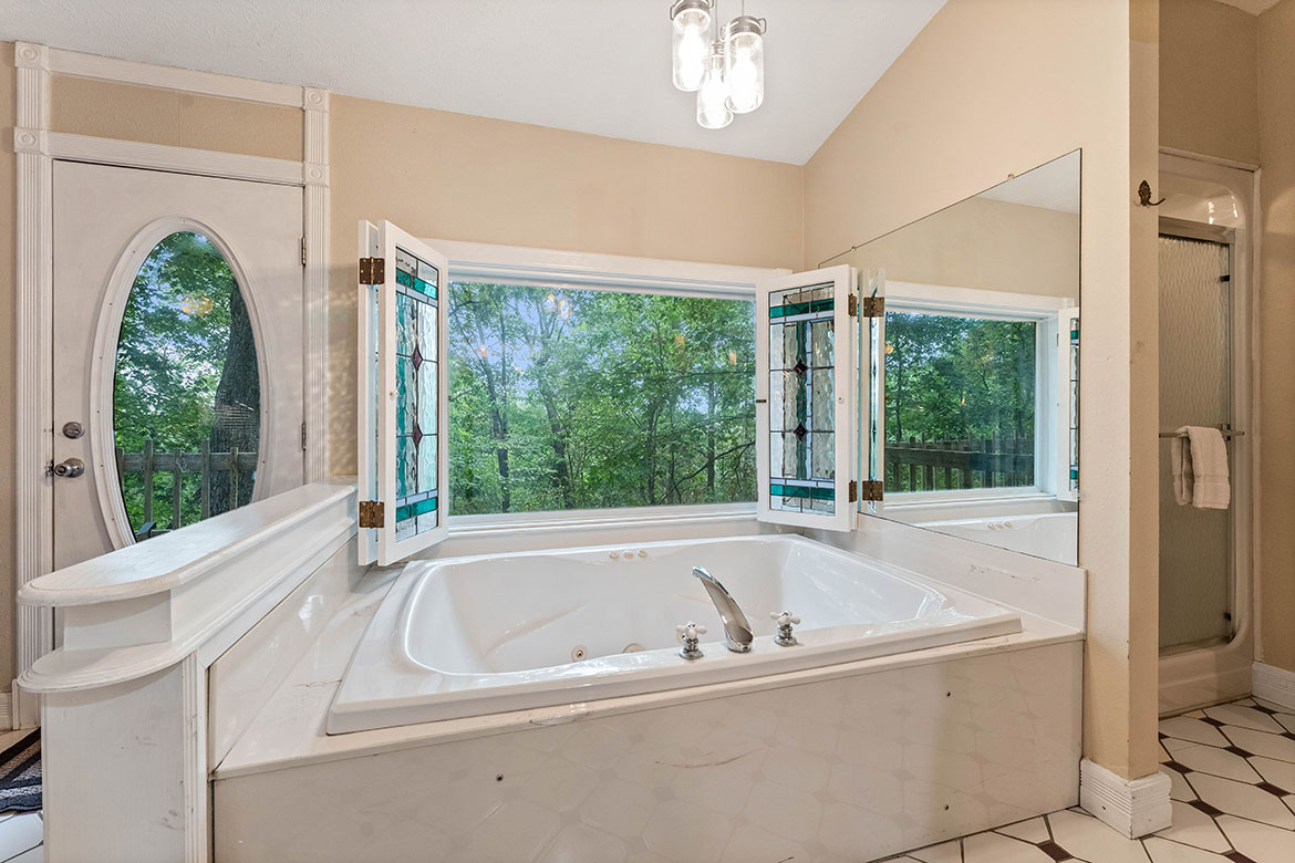 Firefly Glow Cabin #4 Jetted Tub 3