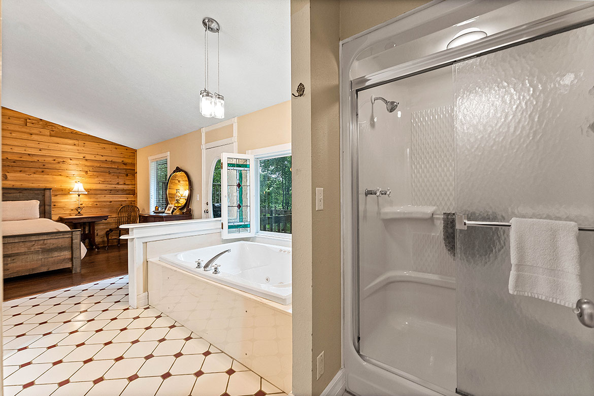 Firefly Glow Cabin #4 Shower