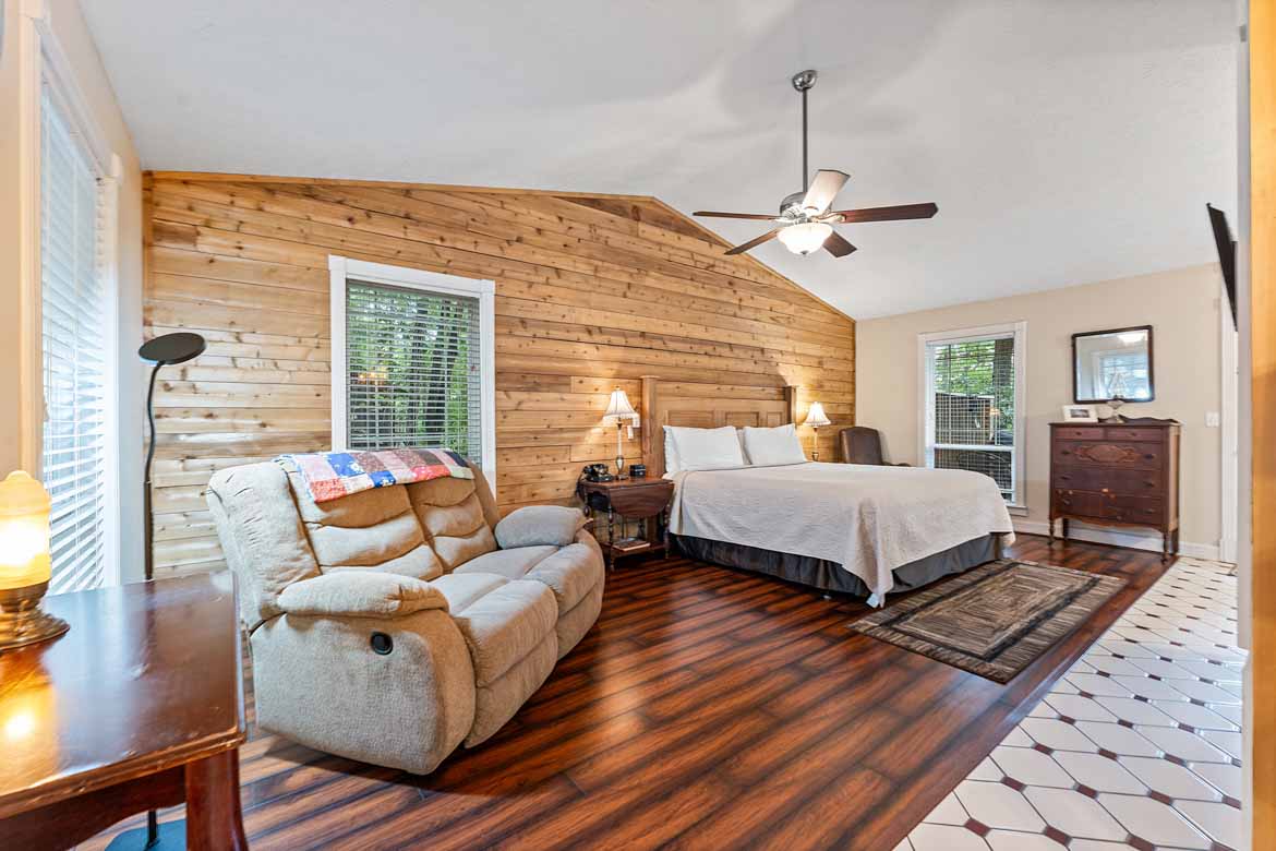 Gale’s Lair Cabin #5 Bedroom