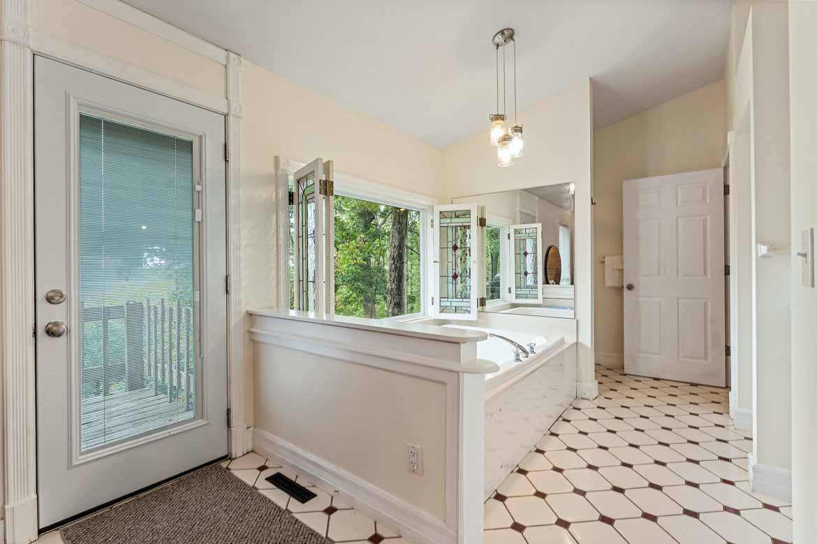 Mountain View Cabin #1 Jetted Tub 2