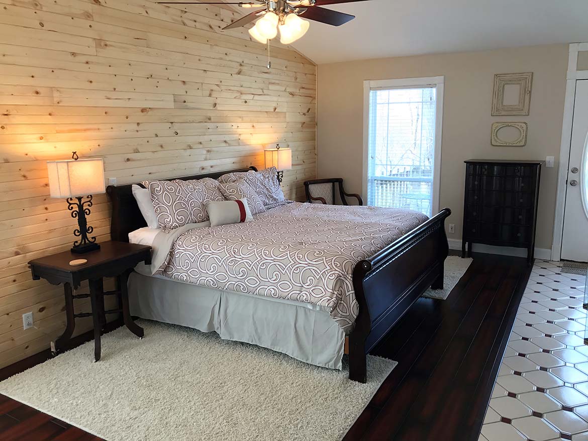 Ozark Spring Cabins - Mountain View Cabin Bedroom