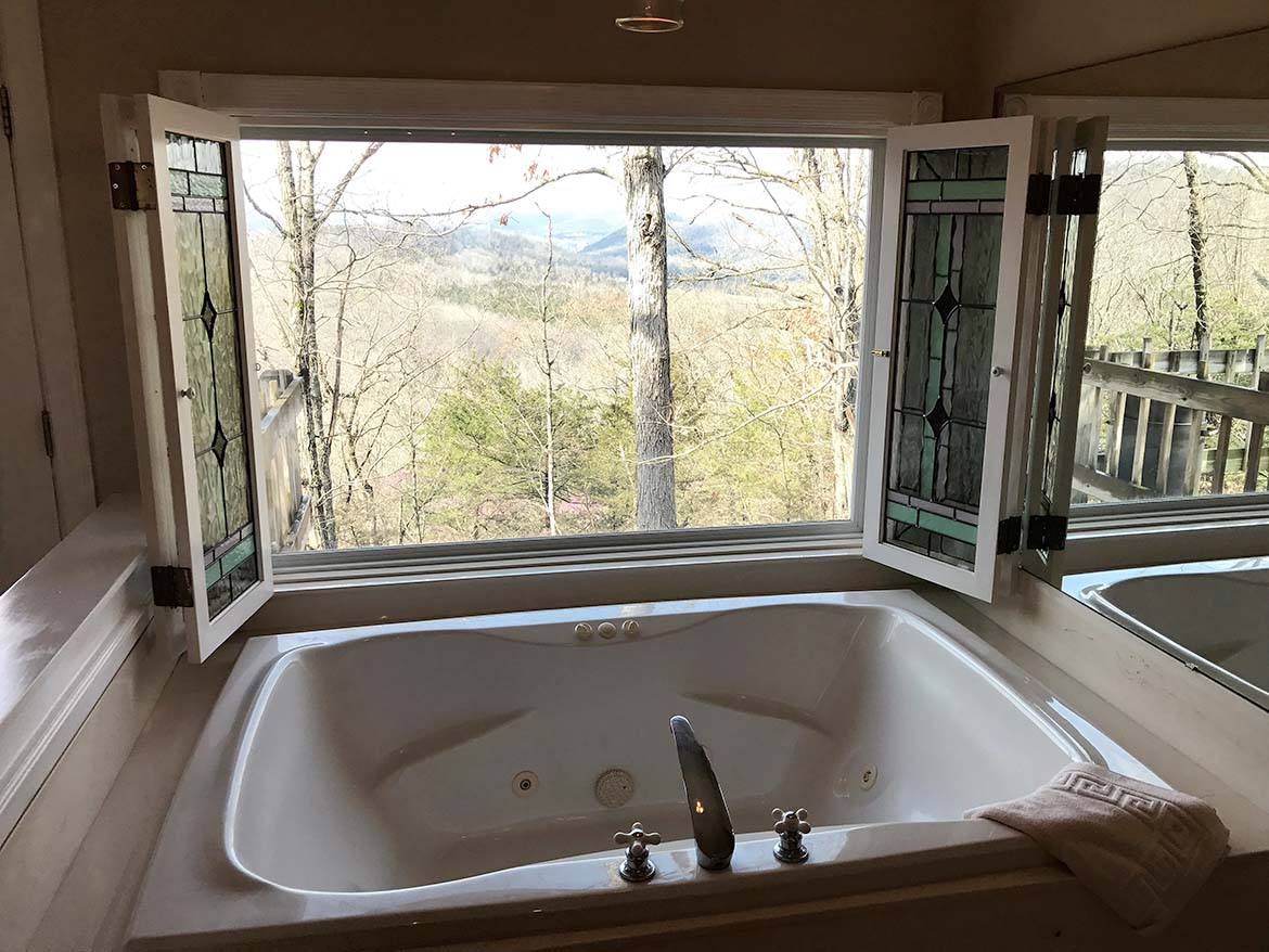 Ozark Spring Cabins - Mountain View Cabin Jetted Tub