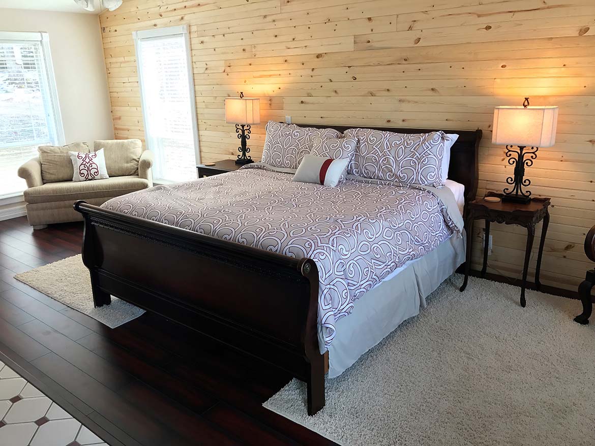 Ozark Spring Cabins - Mountain View Cabin King Bed