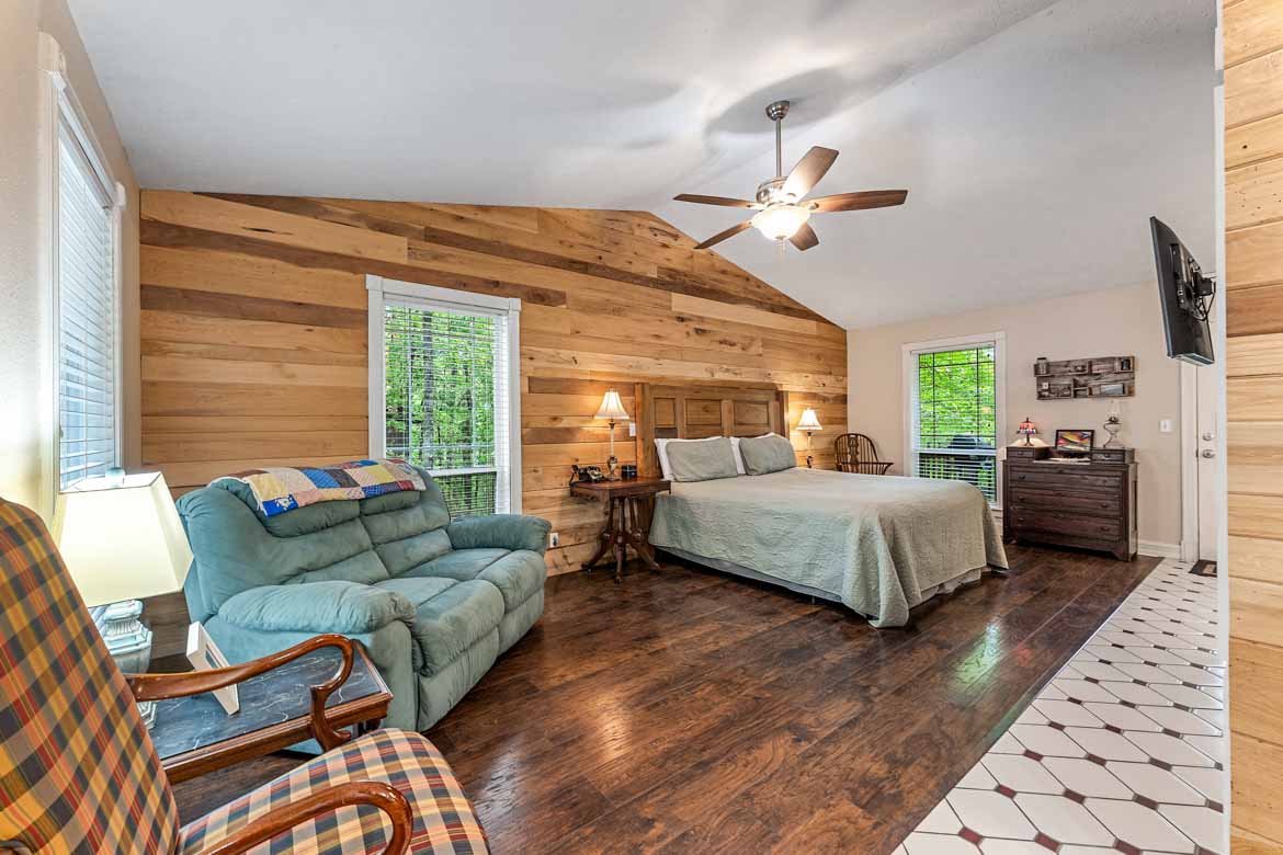 Rock Bluff Cabin #3 Bedroom