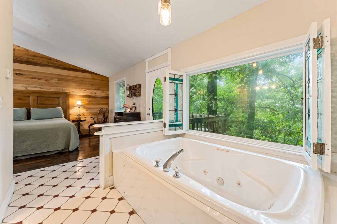 Rock Bluff Cabin #3 Jetted Tub 3