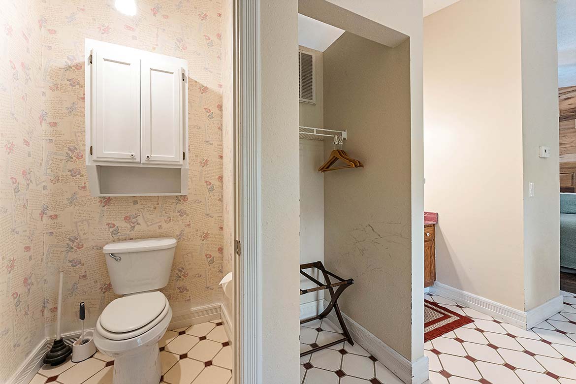 Rock Bluff Cabin #3 Toilet