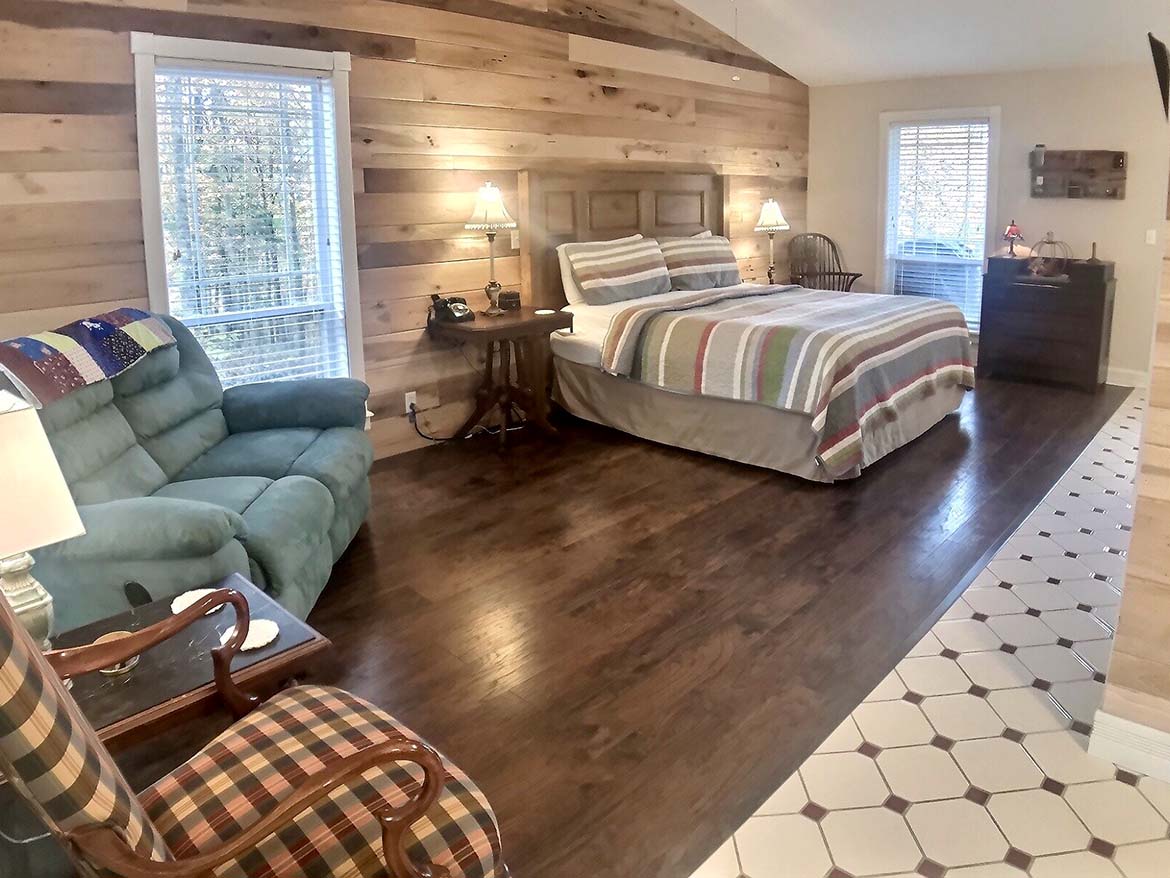 Ozark Spring Cabins - Rock Bluff Cabin Bedroom & Living Room