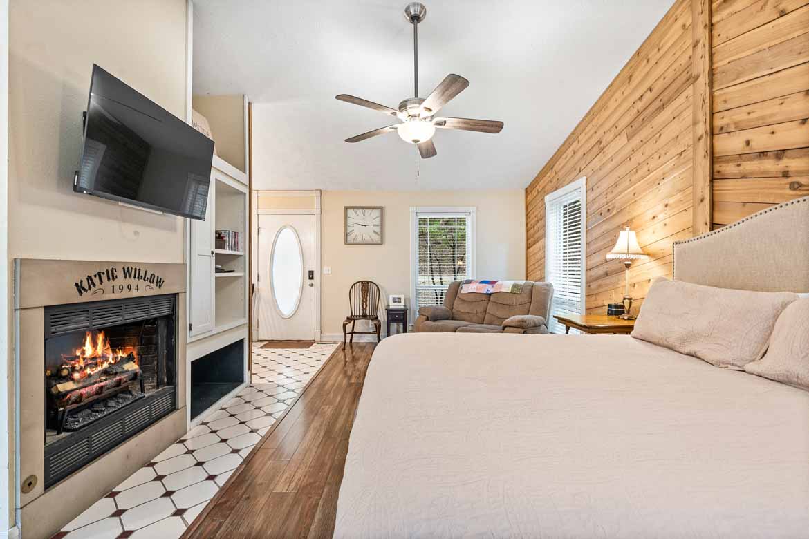 Spring Haven Cabin #6 Bedroom & Fireplace