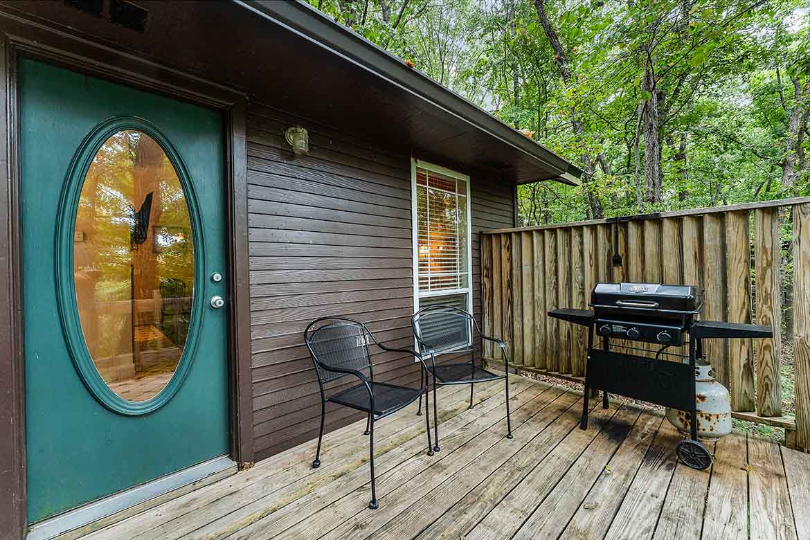 Spring Haven Cabin #6 Deck & Gas Grill