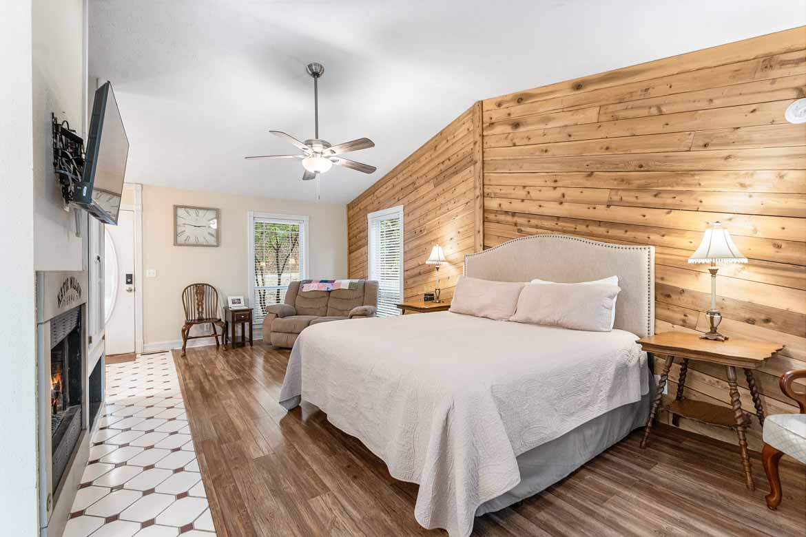 Spring Haven Cabin #6 King Bed