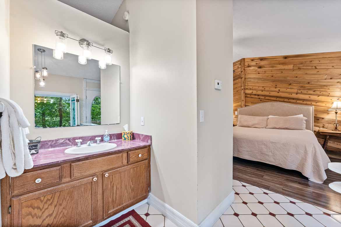 Spring Haven Cabin #6 Vanity